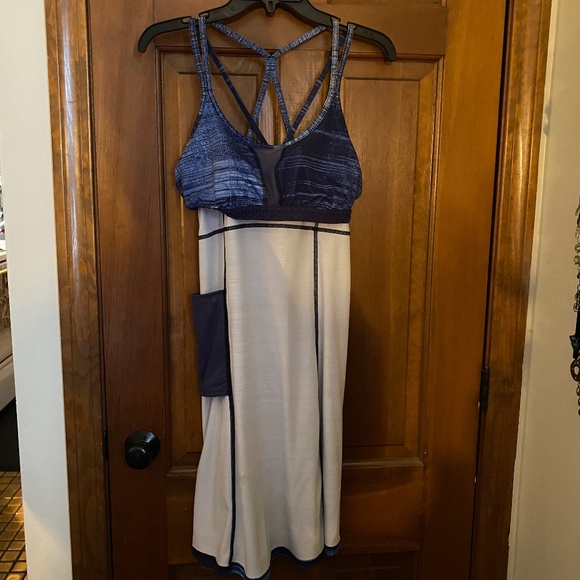 The North Face- active dress with built in bra - Picture 5 of 11